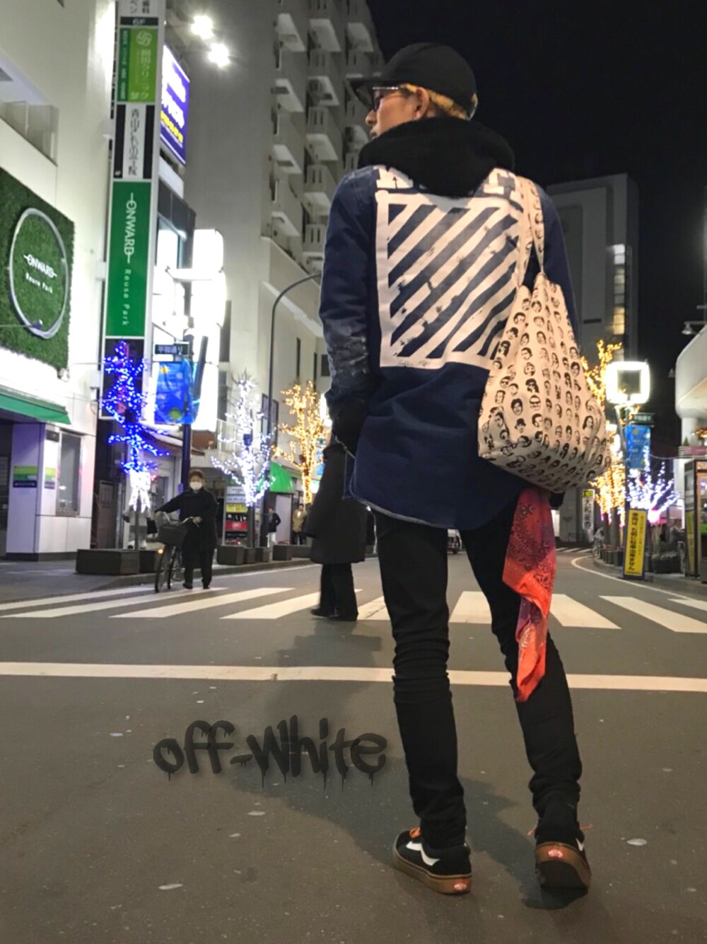 OFF WHITE 『DIAG SPRAY』デニムシャツを使った人気ファッション