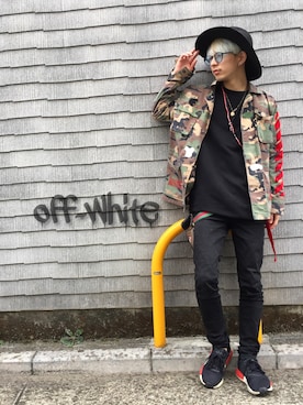 「OFF-WHITE」｜「アイテム（ミリタリージャケット）」を使った、酒井晟史さん（メンズ・169cm）の春コーディネート