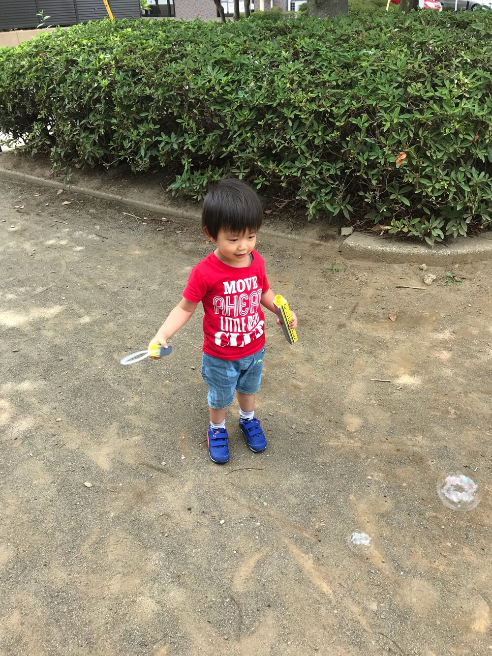 「PUMAのプーマスピード ライトアップ V キッズ (KIDS)（スニーカー、ブルー系）」を使った、aoyamaさん（キッズ・90cm）の夏コーディネートの1枚目の写真