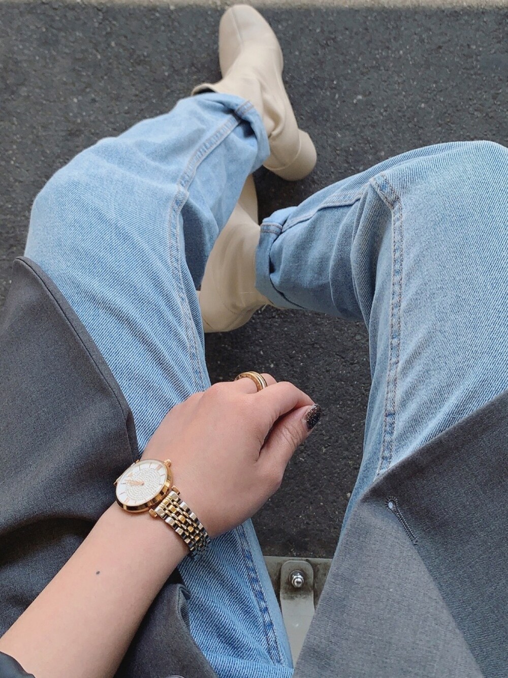 「denim、boots、blue、beige、momjeans」｜「LOWRYS FARMのアイテム（ブーツ、ベージュ系）」を使った、erikabocalanさん（レディース・160cm）の冬コーディネートの1枚目の写真