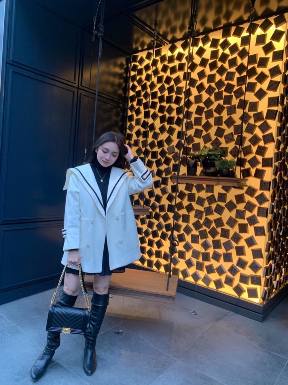 「chanel、black and white、TOKYO、schoolgirl、sailor」｜「ZARAのアイテム（ニット/セーター、ブラック系）」を使った、erikabocalanさん（レディース・160cm）の冬コーディネートの1枚目の写真