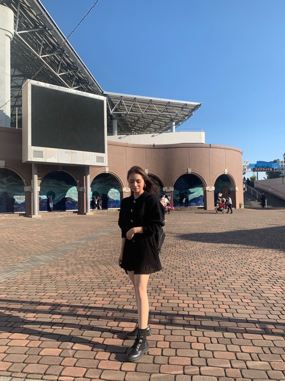「オールブラック、Japan、ＨＭ、cool」｜「H&Mのアイテム（カーディガン/ボレロ、ブラック系）」を使った、erikabocalanさん（レディース・160cm）の冬コーディネートの1枚目の写真