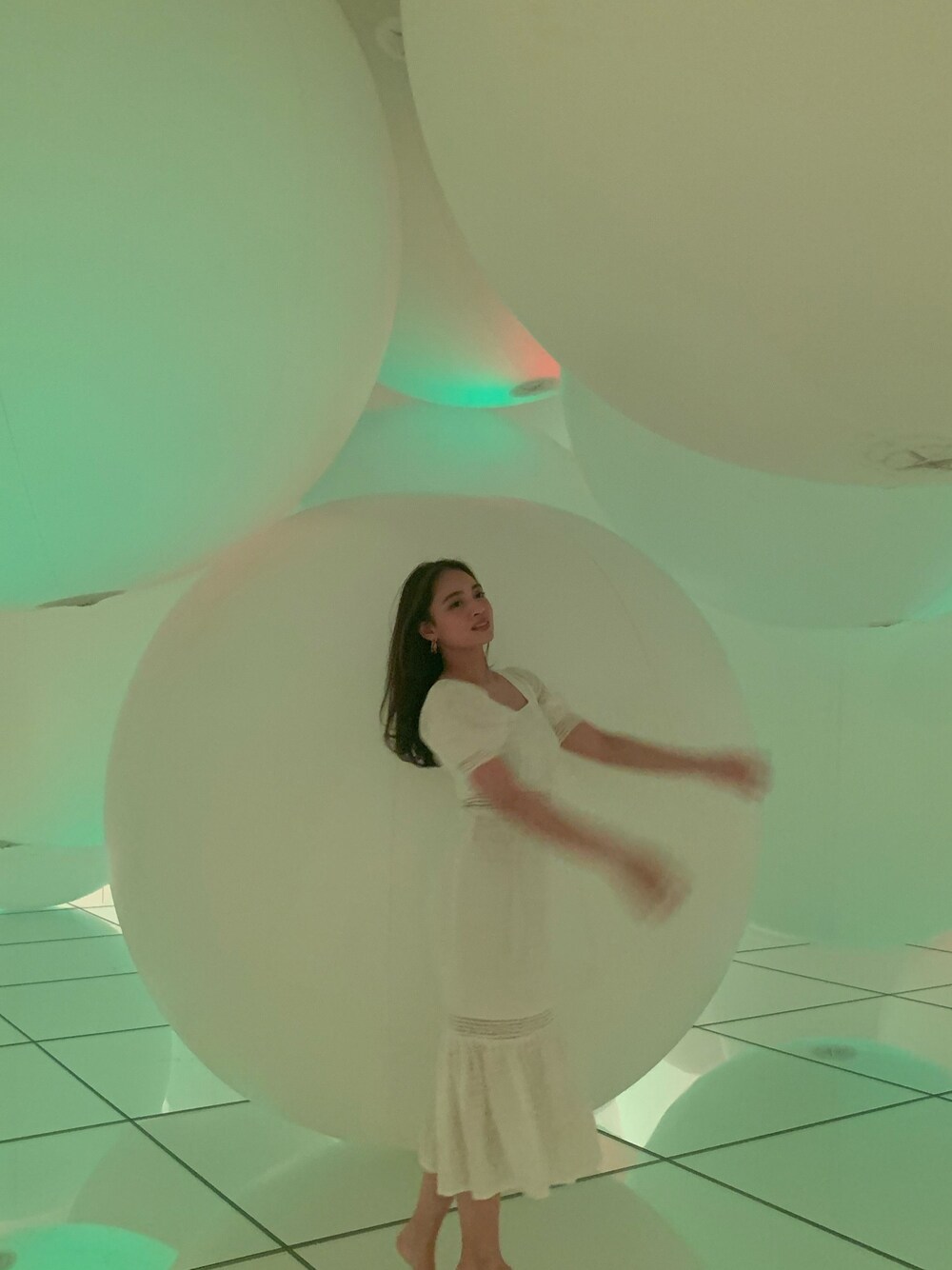 「ホワイトコーデ、teamlab、ZARA、Cute、TOKYO」｜「ZARAのアイテム（ワンピース/ドレス、ホワイト系）」を使った、erikabocalanさん（レディース・160cm）の春コーディネートの1枚目の写真