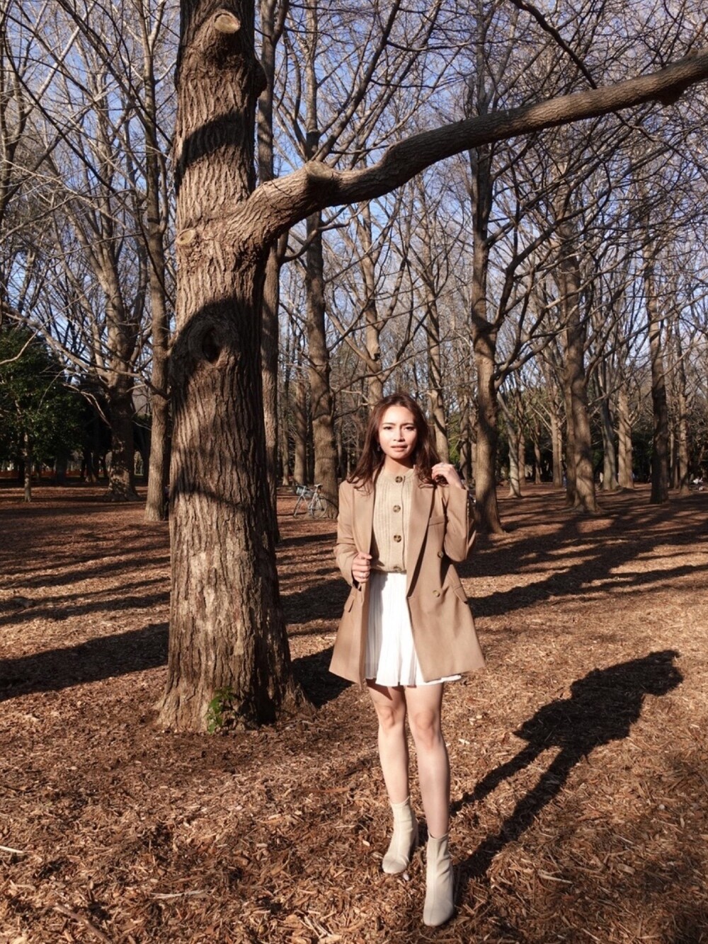 「きれいめカジュアル、yoyogi park、neutral、BROWN、TOKYO、Cute」｜「H&Mのアイテム（カーディガン/ボレロ、ベージュ系）」を使った、erikabocalanさん（レディース・160cm）の春コーディネートの1枚目の写真