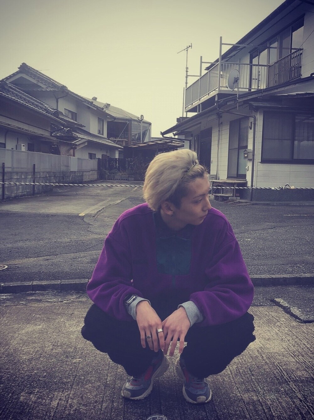「おしゃれさんと繋がりたい、いいね、save、フォローお願いします🤑、はるコーデ、ビッグシルエット、紫、古着、ストリート、ストリートMIX、コロナに負けない」｜「UNDEFEATED のアイテム（その他パンツ、ブラック系）」を使った、もっちさん（メンズ・180cm）の春コーディネートの1枚目の写真