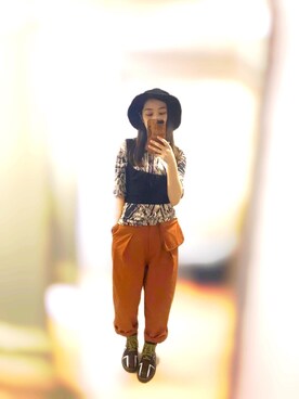 「アイテム（チノパンツ、オレンジ系）」を使った、NataLie Haさん（レディース・156cm）の春コーディネート