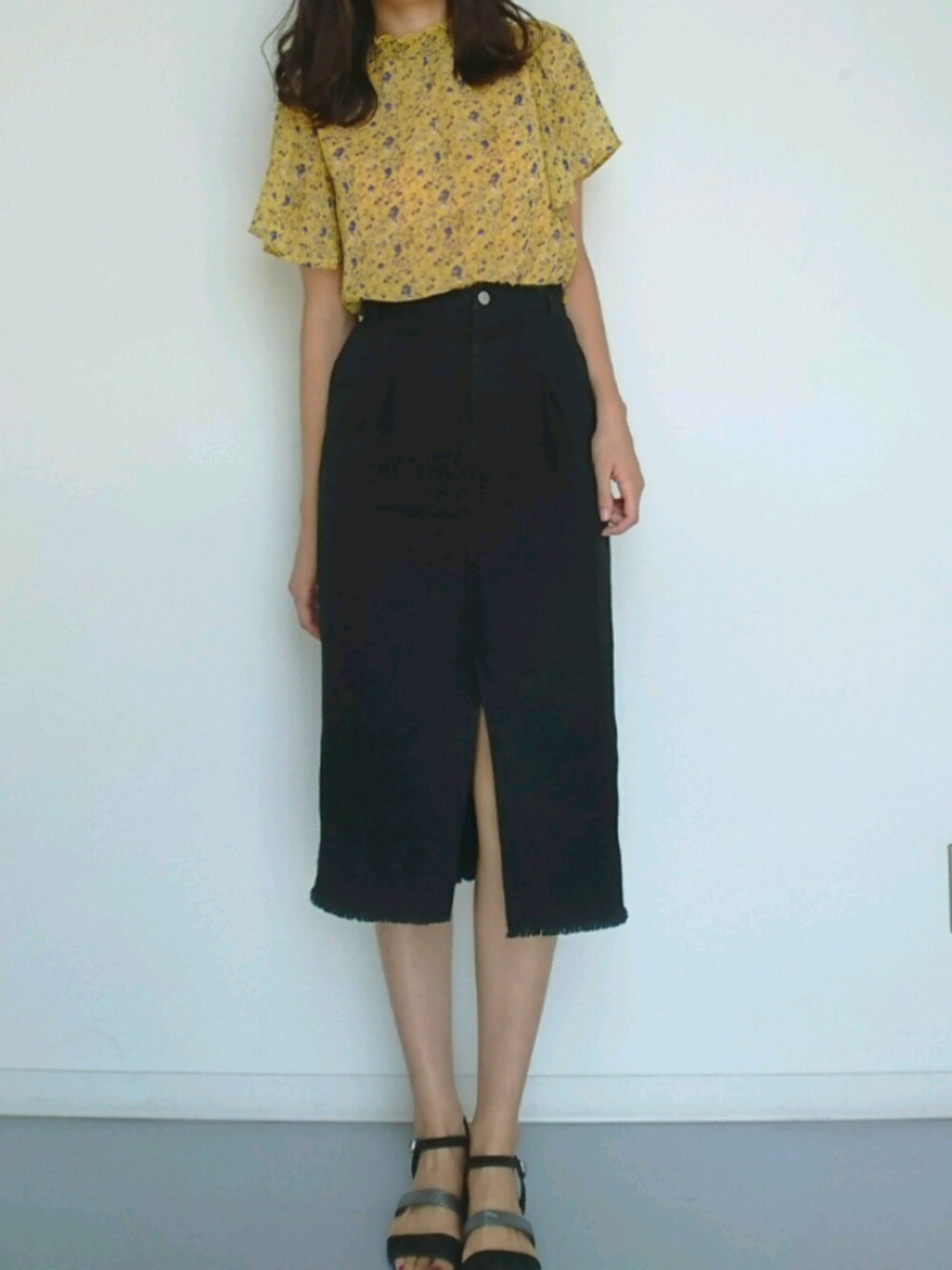 「mystywoman、夏コーデ」｜「JELLY BEANSのアイテム（サンダル、ブラック系）」を使った、memeさん（レディース・170cm）の秋コーディネートの1枚目の写真