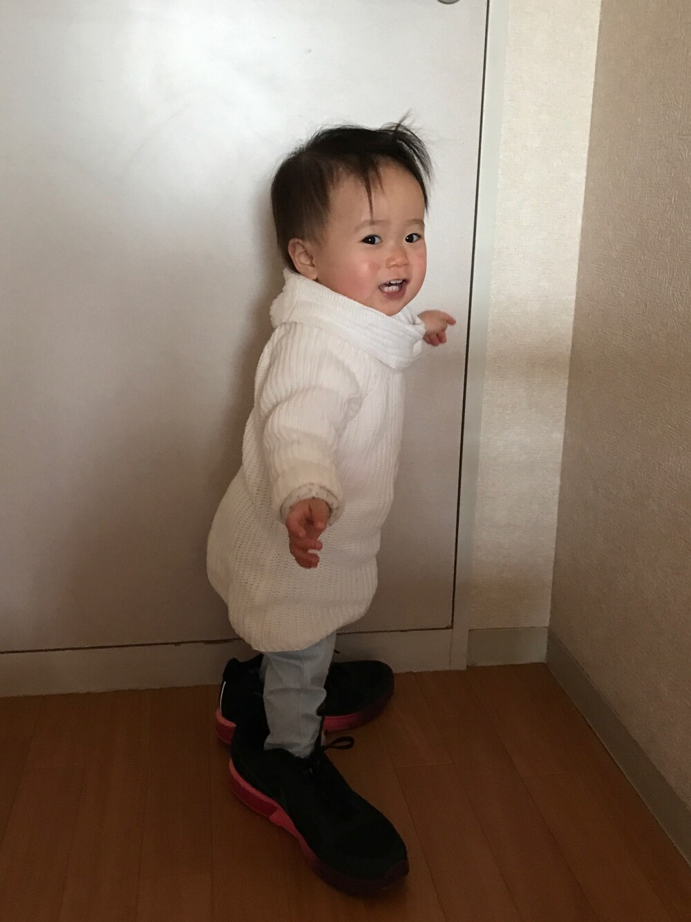 「子供服、子供カジュアル👧🏻💕、子供コーデ」｜「OLD NAVYのアイテム（ニット/セーター、ホワイト系）」を使った、CCN.aさん（レディース・70cm）の春コーディネートの1枚目の写真