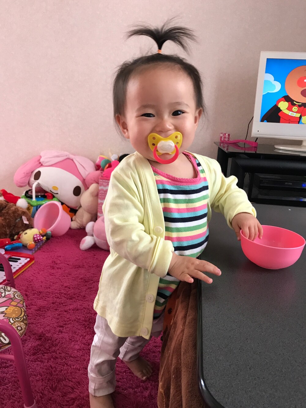 「子供服、子供コーデ、子供カジュアル👧🏻💕、春コーデ」｜「UNIQLOのアイテム（カーディガン/ボレロ、イエロー系）」を使った、CCN.aさん（レディース・70cm）の春コーディネートの1枚目の写真