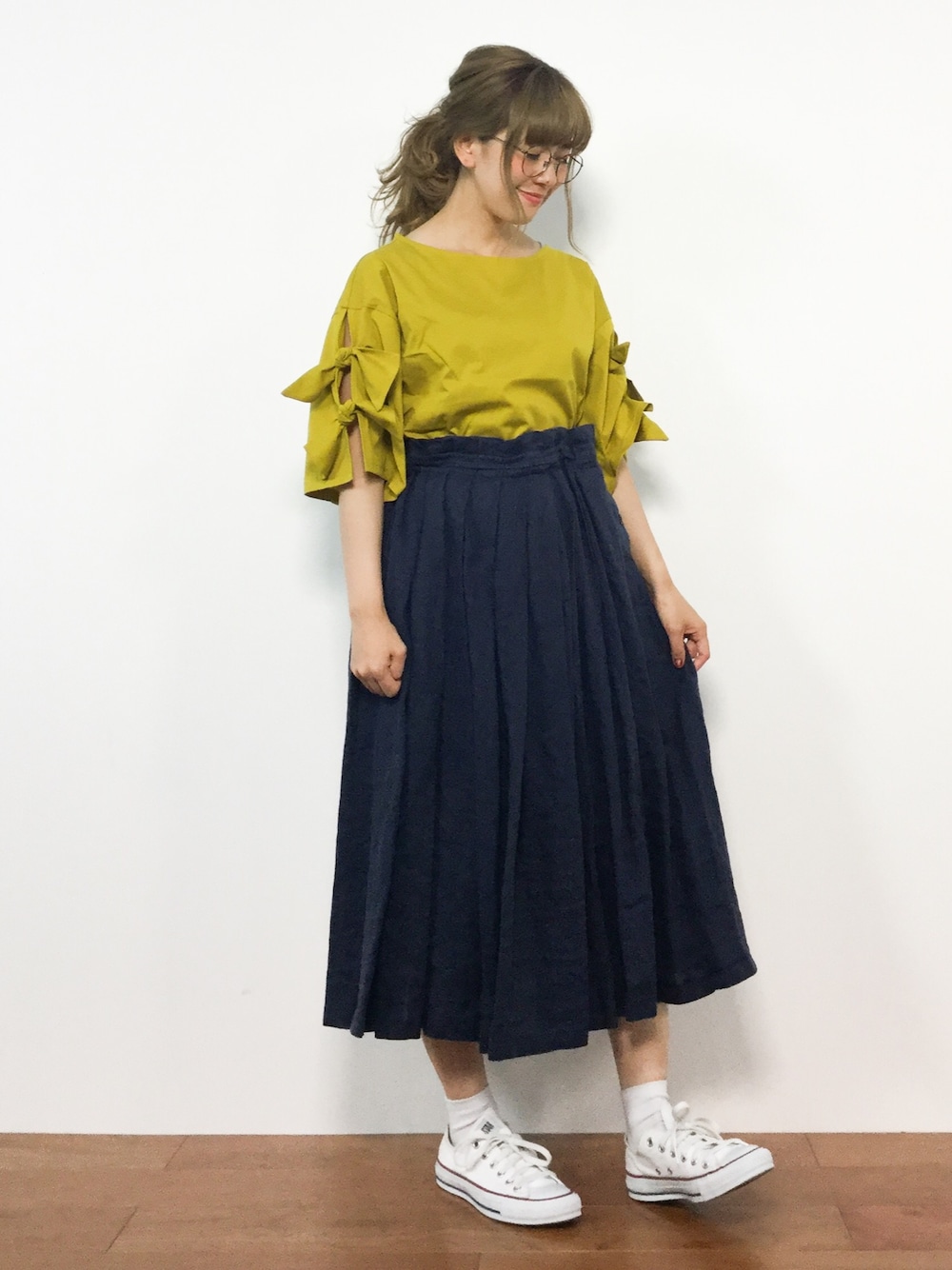 「カジュアル、イエロー、ネイビー、ナチュラル、マスタード、ゆるコーデ、タックスカート、リボン袖」｜「Dot＆Stripes CHILD WOMANの超度詰め天竺    袖リボンプルオーバー（Tシャツ/カットソー、イエロー系）」を使った、piya*さん（レディース・154cm）の夏コーディネートの1枚目の写真
