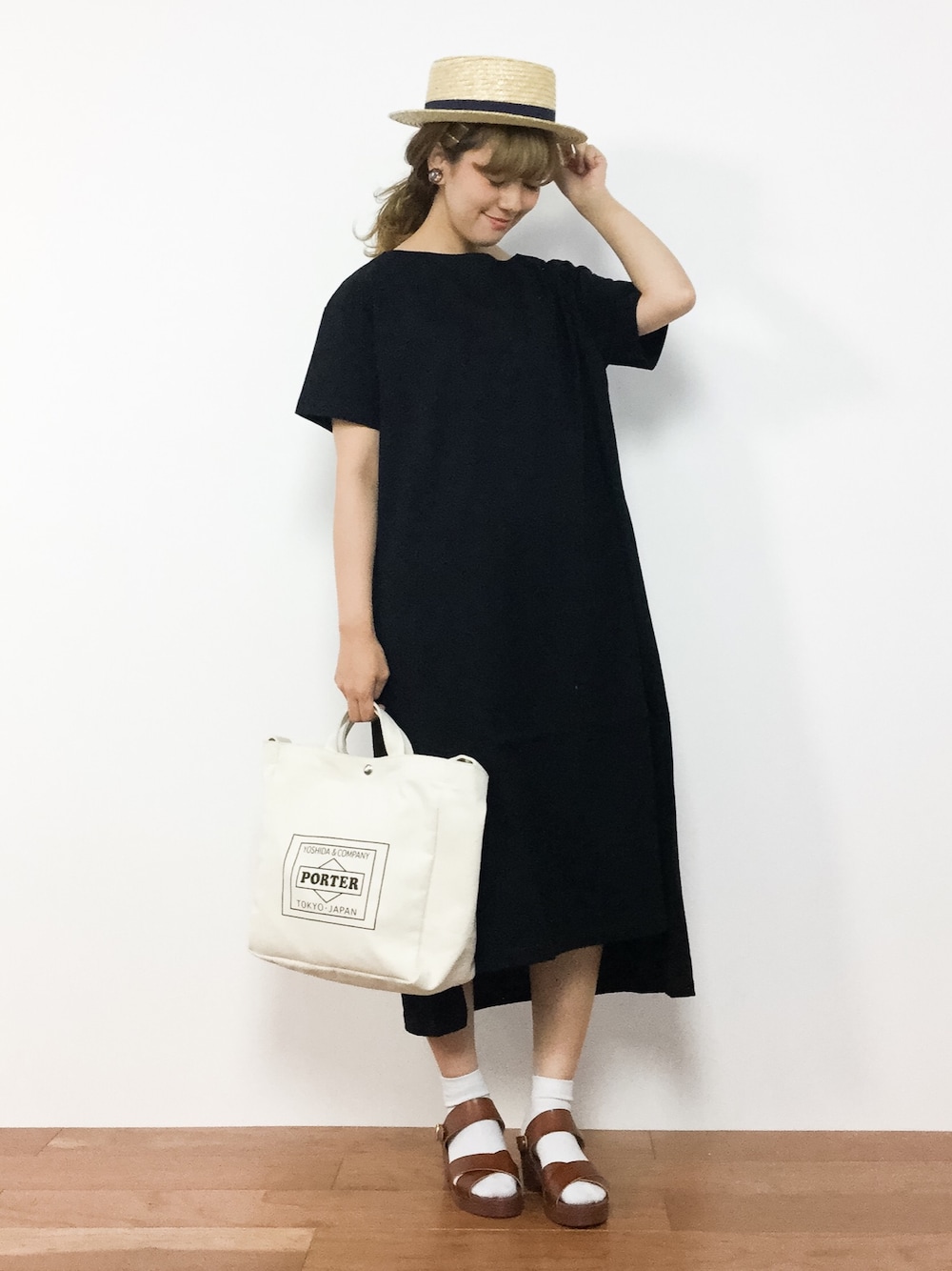 「ワンピース、シンプル、ブラック、ナチュラル、サンダル、マタニティ、ロングワンピース、カンカン帽、麦わら帽子、ゆったりシルエット」｜「BEAUTY&YOUTH UNITED ARROWSのBY コットンスリットワンピース（ワンピース、ブラック系）」を使った、piya*さん（レディース・154cm）の夏コーディネートの1枚目の写真