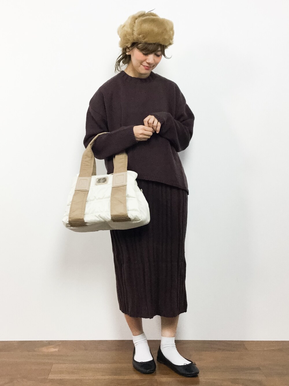 「トートバッグ、セットアップ、ベージュ、キルティング、ニットワンピース、茶色、秋服、ファー帽子、フライトキャップ、秋コーデ」｜「GLOBAL WORKのフライトキャップ/767806（キャップ、ベージュ系）」を使った、piya*さん（レディース・154cm）の秋コーディネートの1枚目の写真