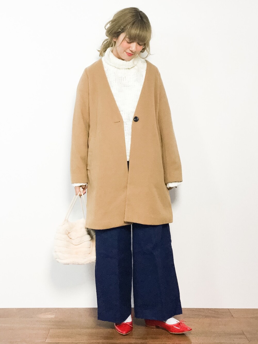 「ニット、アウター、ベージュ、赤、冬コーデ、大人カジュアル、ノーカラーコート、ワイドパンツ、ZOZOセール、着用商品全てセールアイテムです♪」｜「A part byの3GスラブドロップハイネックニットPO 772735 （ニット/セーター、ホワイト系）」を使った、piya*さん（レディース・154cm）の冬コーディネートの1枚目の写真