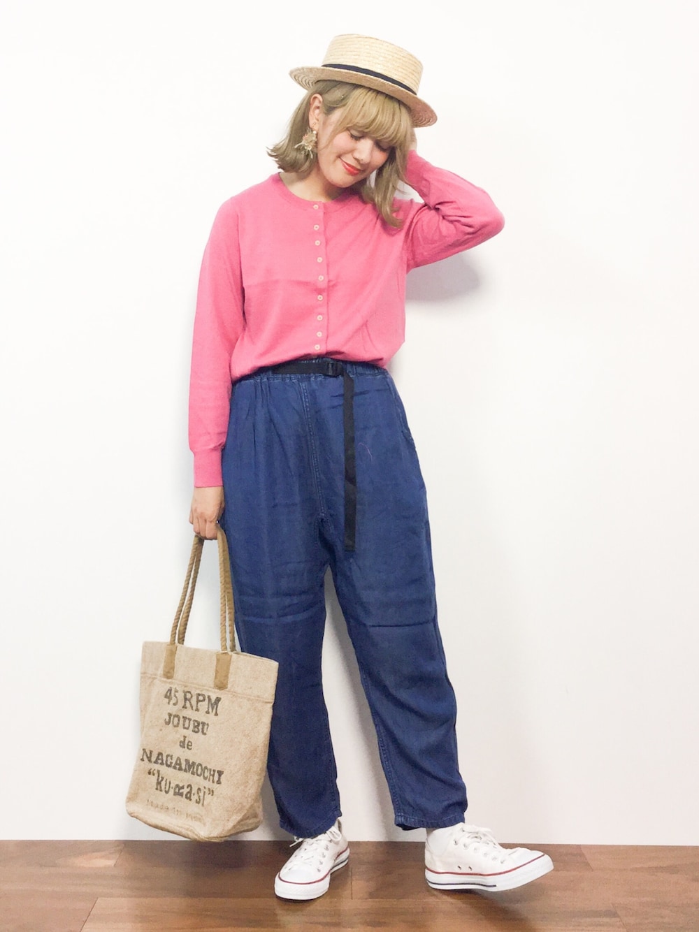 「カーディガン、コンバース、カジュアル、ピンク、デニムパンツ、イージーパンツ、夏コーデ、カンカン帽、niko and ...、バケツバッグ」｜「CHILD WOMANの綿14GGガス焼き    クルーカーディガン（カーディガン/ボレロ、ピンク系）」を使った、piya*さん（レディース・154cm）の夏コーディネートの1枚目の写真