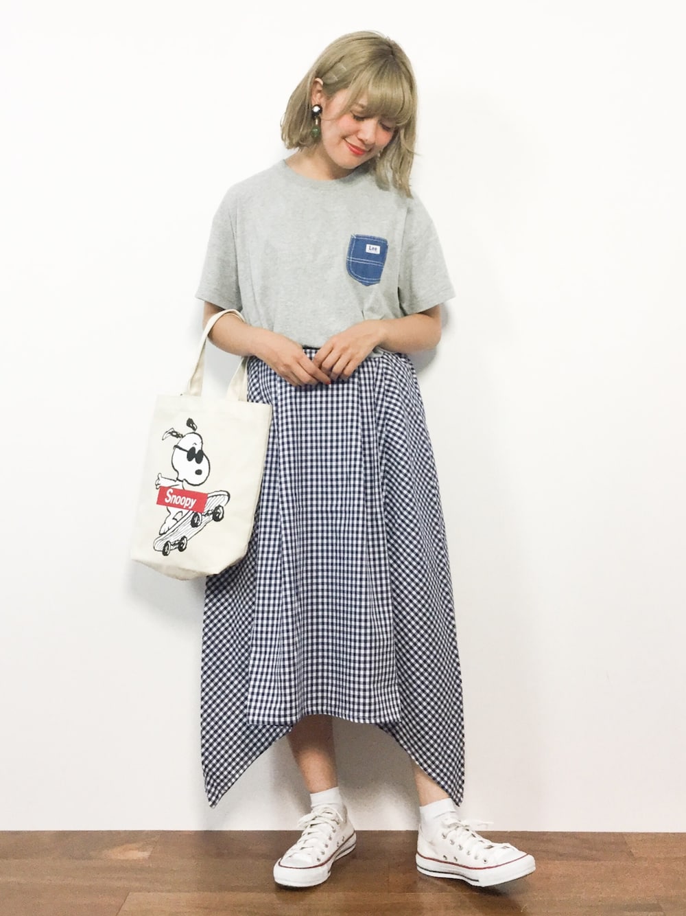 「デニム、コンバース、グレー、スヌーピー、ギンガムチェック、大人コーデ、夏コーデ、ポケットＴシャツ、イレヘムスカート、着用商品は一部セール品です！」｜「LeeのＬａｄｙ　Ｌｅｅ　デニムポケットＴシャツ（Tシャツ/カットソー、グレー系）」を使った、piya*さん（レディース・154cm）の夏コーディネートの1枚目の写真