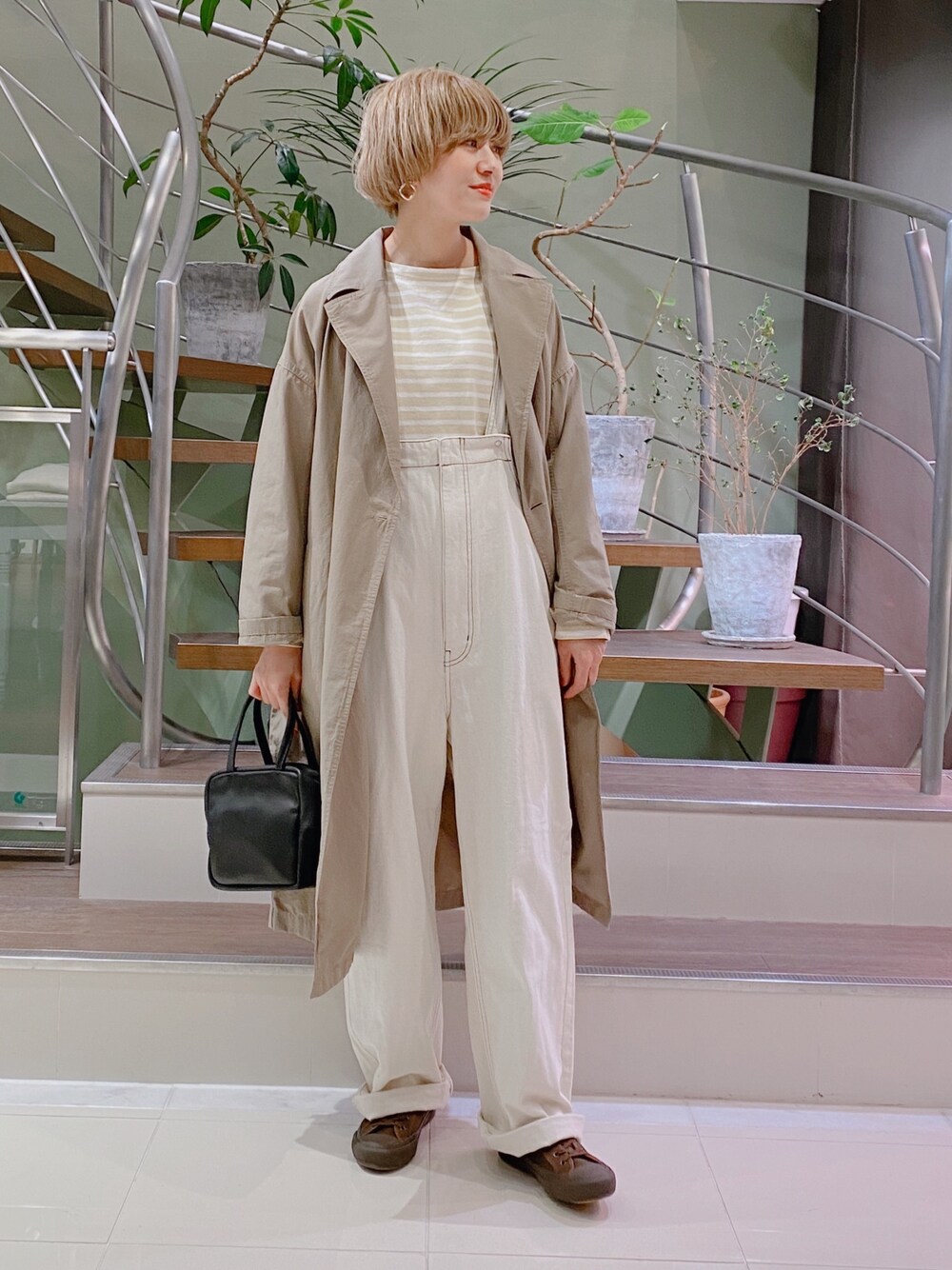 「私の推しブランド、FORK&SPOON、URBAN RESEARCH DOORS、サロペット、オフホワイト、春コーデ、大人カジュアル、イエロー、ボーダー、春アウター」｜「FORK&SPOONのFORK&SPOON　オーバーライトコート（ステンカラーコート、ベージュ系）」を使った、piya*さん（レディース・154cm）の冬コーディネートの1枚目の写真