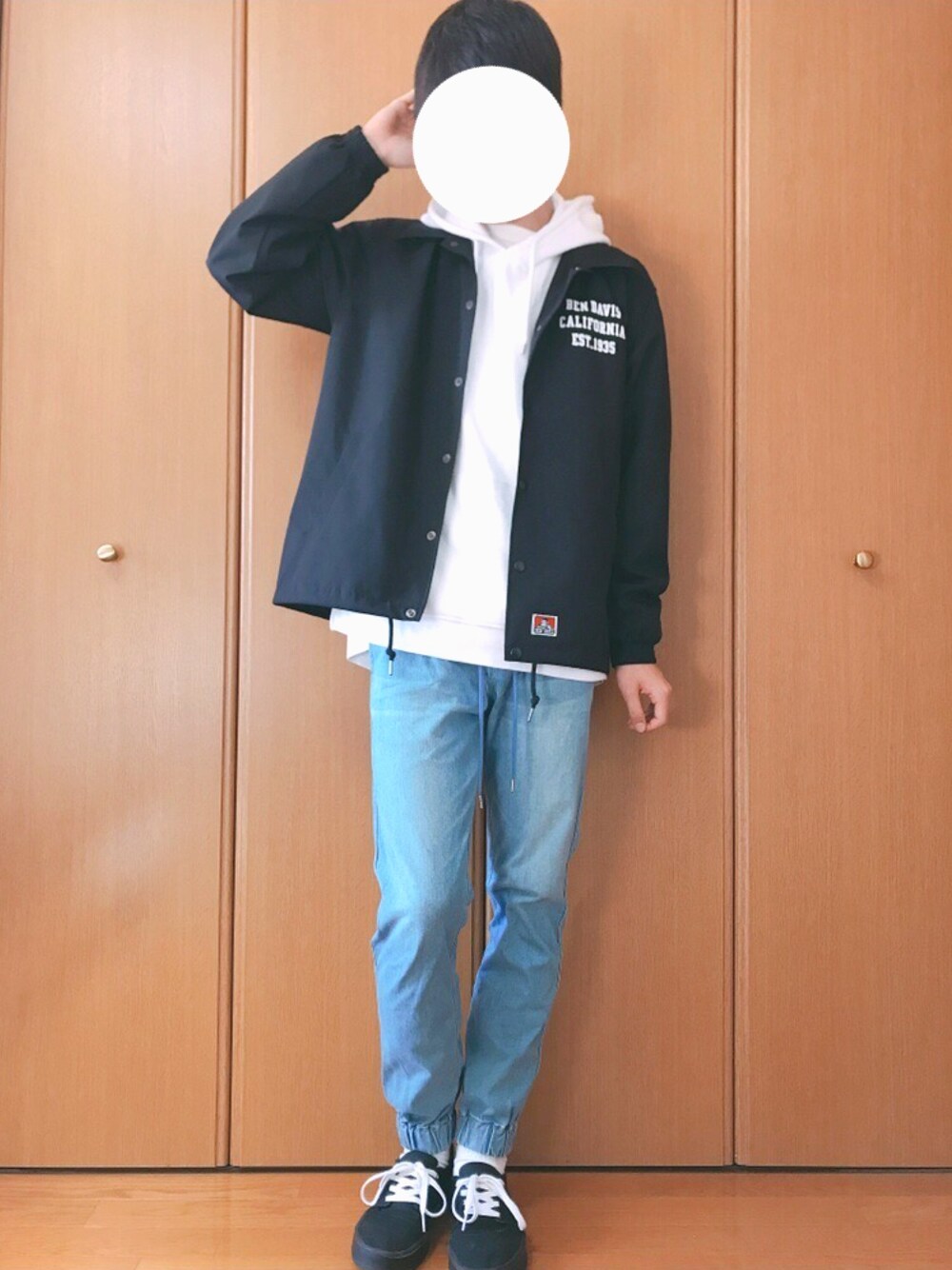 「シンプル、カジュアル、黒、冬コーデ、スキニー、いいね、save、フォローお願いします🤑、デニム、おしゃれさんと繋がりたい、スニーカー、相互フォロー」｜「BEN DAVISのBENDAVIS/ベンデイビス/WAPPEN COACH JACKET（ブルゾン、ブラック系）」を使った、taro_さん（メンズ・176cm）の冬コーディネートの1枚目の写真