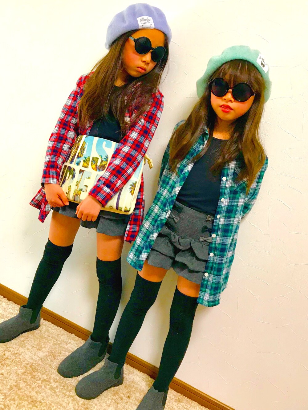 「キッズコーデ、女の子、春コーデ、チェックシャツ、ベレー帽、kids、spring、yukimanastyle、おしゃれさんと繋がりたい、姉妹コーデ」｜「BREEZEのチェックシャツワンピース（シャツワンピース、グリーン系）」を使った、yukimana.styleさん（キッズ・120cm）の春コーディネートの1枚目の写真