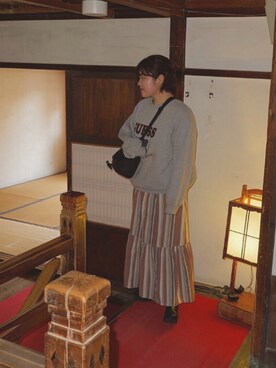 「Guess（ゲス）のアイテム（スウェット、シルバー系）」を使った、misaki さん（レディース・159cm）の冬コーディネート