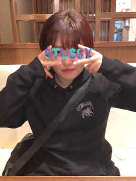 「STUSSY（ステューシー）のアイテム（パーカー、ブラック系）」を使った、misaki さん（レディース・159cm）の秋コーディネート