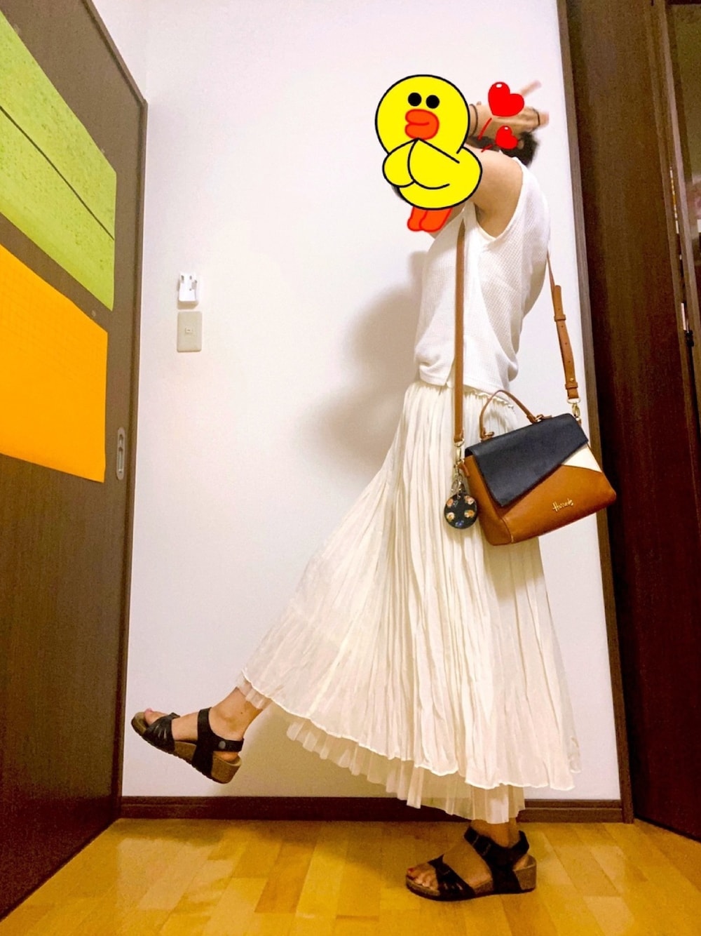 「夏コーデ、ステイホーム、試着会、新しい服」｜「Harrodsのアイテム（ショルダーバッグ、ブラウン系）」を使った、Minoさん（レディース・163cm）の春コーディネートの1枚目の写真