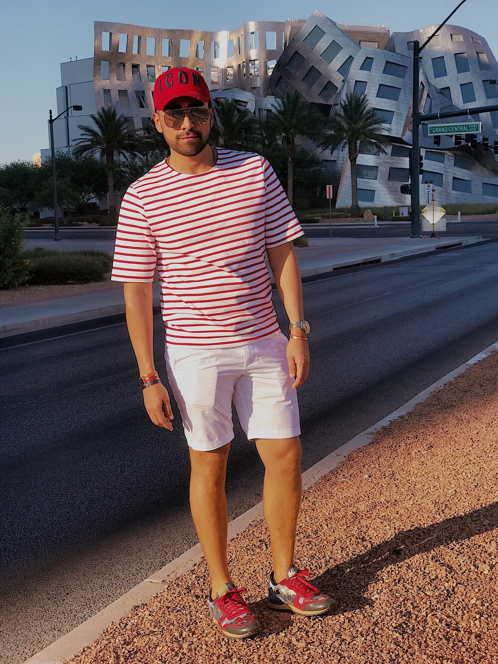 「fourth of july、summer、stripes、red、white、blue、stars、iCON.、american」｜「DSQUARED2のアイテム（キャップ、レッド系）」を使った、JavieRichさん（メンズ・183cm）の夏コーディネートの1枚目の写真