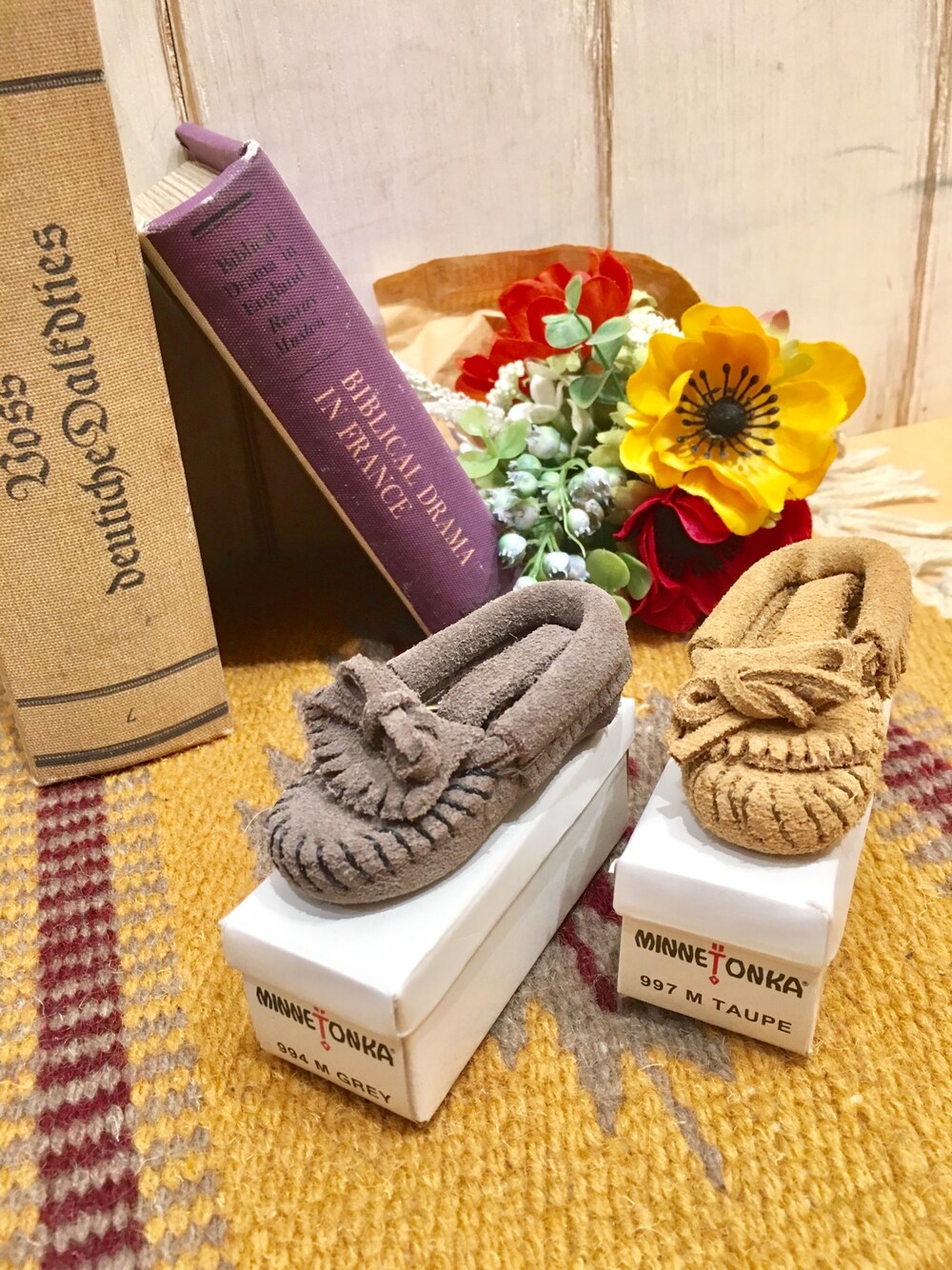 「ミネトンカ、minnetonka、グレー、トープ、キーホルダー、キーリング」｜「Minnetonkaの【MINNETONKA】 ミネトンカ　 ミニモカシンスエードキーリング　（キーホルダー、グレー系）」を使った、ミネトンカSTORE福岡さん（レディース・153cm）の冬コーディネートの1枚目の写真