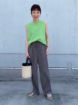 「UNITED ARROWS（ユナイテッドアローズ）のUWFM ABACA スタッズ バケット バッグ †（ハンドバッグ、ベージュ系）」を使った、Aya Tanigawaさん（レディース・155cm）の春コーディネート