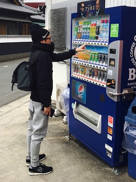 「アイテム（メッセンジャーバッグ、グレー系）」を使った、NORiさん（メンズ・174cm）の冬コーディネート