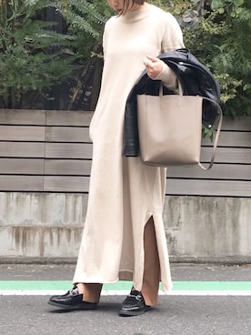 「スリット」｜「アイテム（ライダースジャケット）」を使った、RITSUさん（レディース・156cm）の冬コーディネート