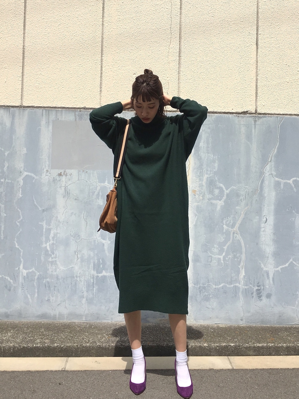 「カジュアルコーデ、シンプルコーデ、大人カジュアル、ニットワンピース、lilimeek、titivate、モスグリーン、パープル、ママコーデ」｜「lilimeekのアイテム（ワンピース、グリーン系）」を使った、ヤマサキ サオリさん（レディース・169cm）の秋コーディネートの1枚目の写真