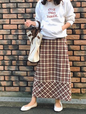 「ロゴパーカー」｜「アイテム（アクセサリー）」を使った、ヤマサキ サオリさん（レディース・169cm）の秋コーディネート