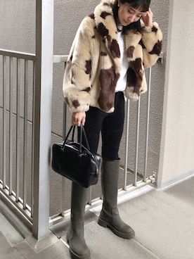 「UNIQLO（ユニクロ）のWOMEN ウルトラストレッチジーンズ（デニムパンツ）」を使った、ヤマサキ サオリさん（レディース・169cm）の冬コーディネート