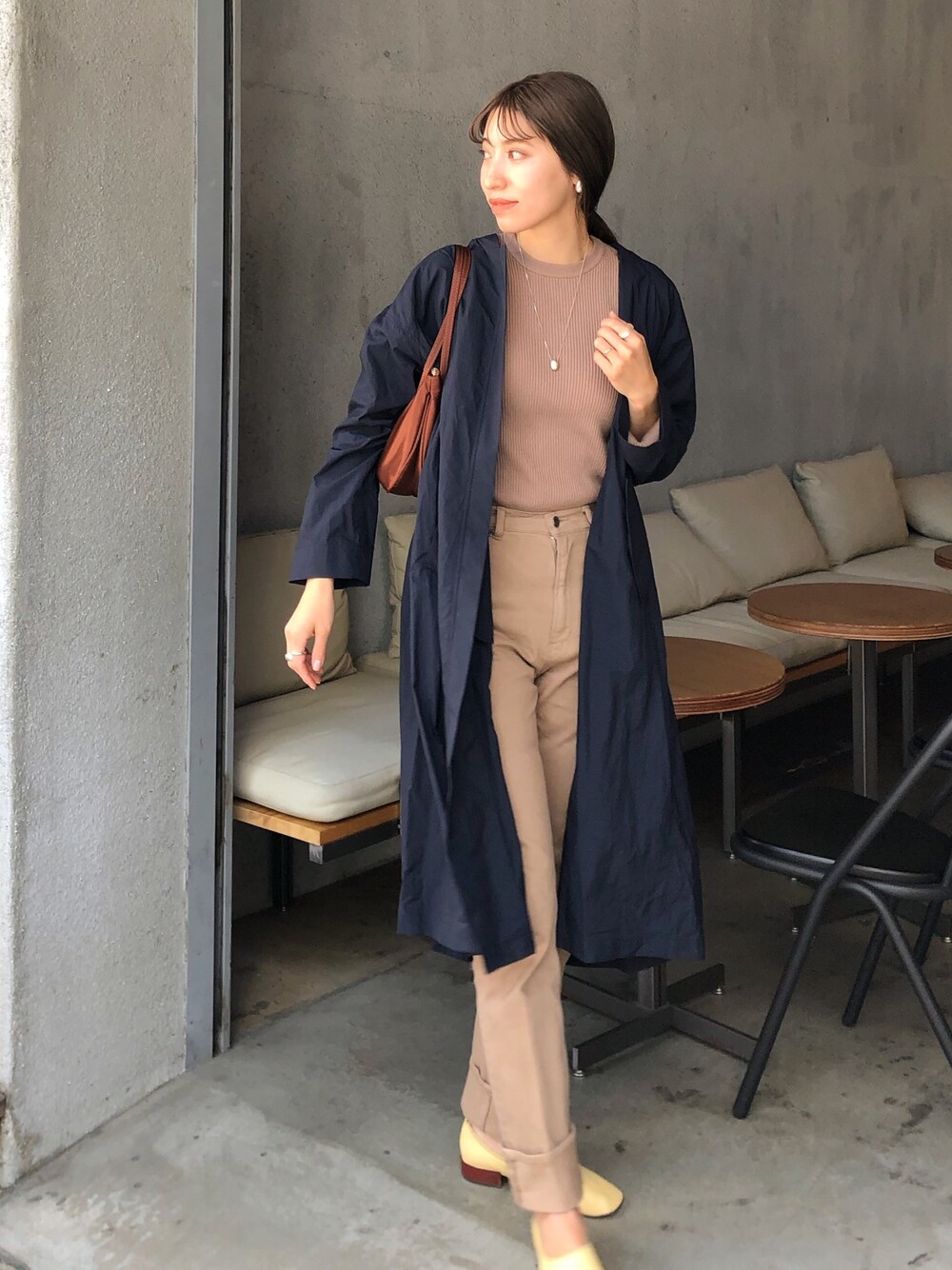 「ライトアウター、春コーデ、春アウター、休日スタイル、春色、大人カジュアル、LOEWE」｜「STUNNING LUREのライトロングブルゾン（ブルゾン、ブルー系）」を使った、ヤマサキ サオリさん（レディース・169cm）の春コーディネートの1枚目の写真