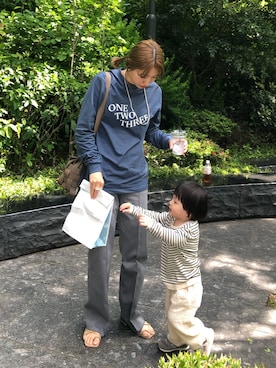 「ENOF（イナフ）のアイテム（パンツ）」を使った、ヤマサキ サオリさん（レディース・169cm）の春コーディネート