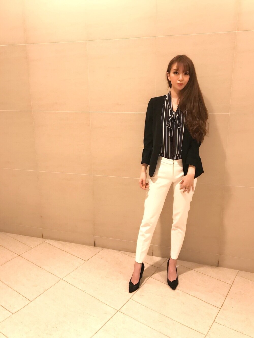 「キレイめ、ファッション、パンツスタイル、春、ootd、春コーデ、オフィススタイル、イタリア、オトナ女子、ナラカミーチェ(NARACAMICIE)」｜「NARACAMICIEの【セットアップスーツ対応】ナチュラルストレッチノーカラージャケット（スーツジャケット、ブラック系）」を使った、Carlottaさん（レディース・170cm）の春コーディネートの1枚目の写真