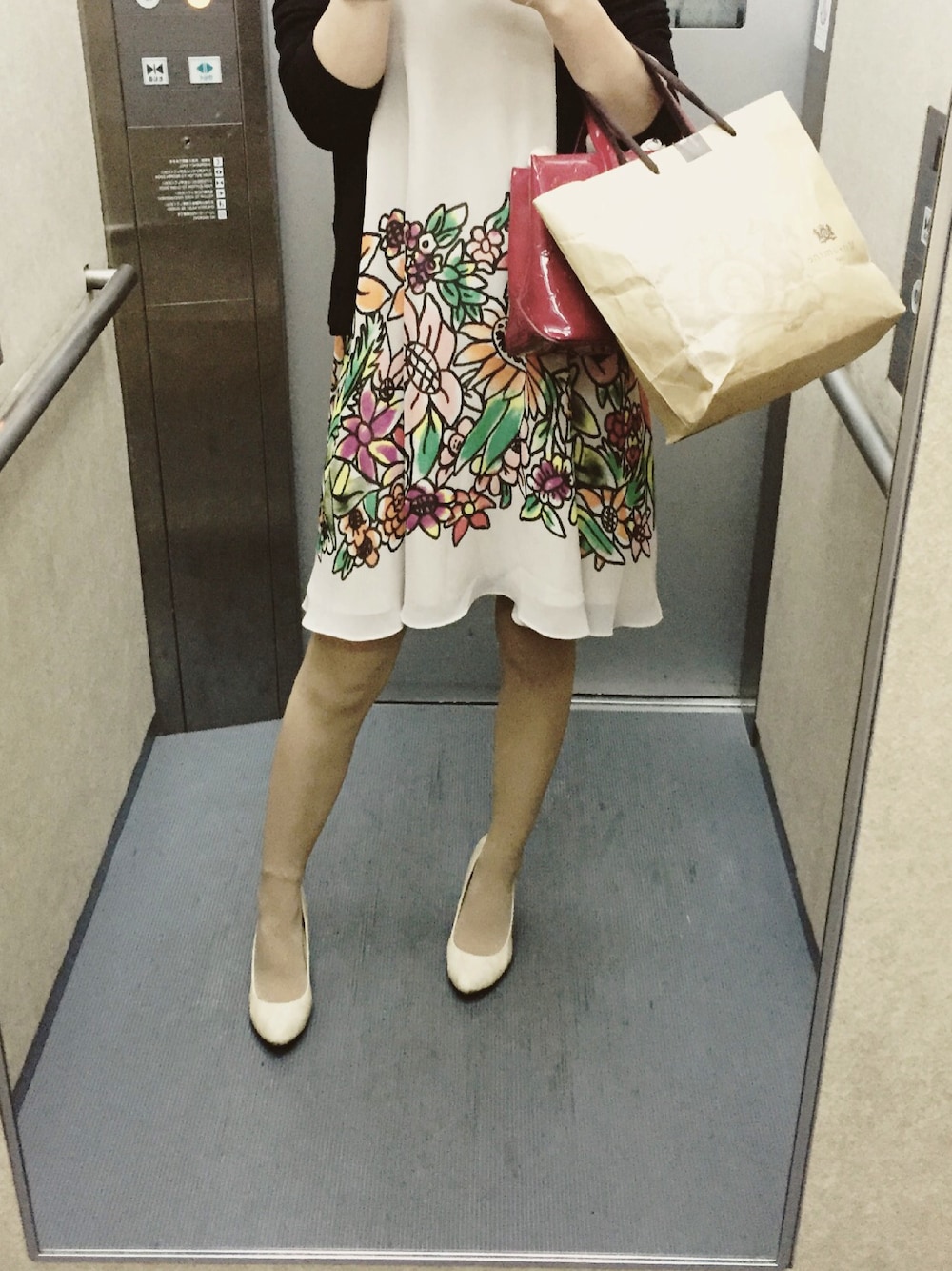 「GRACE CONTINENTALのアイテム（ワンピース、ベージュ系）」を使った、이토모さん（レディース・162cm）の春コーディネートの1枚目の写真