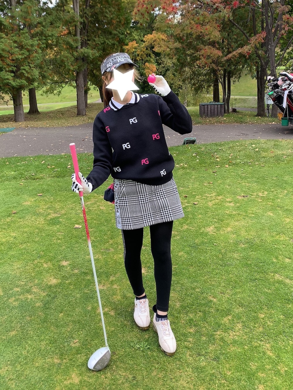 「ゴルフ、ゴルフウェア、ゴルフコーデ、ゴルフ女子」｜「FootJoyのアイテム（スニーカー、ホワイト系）」を使った、✭♡ayaka♡✭さん（レディース・156cm）の秋コーディネートの1枚目の写真