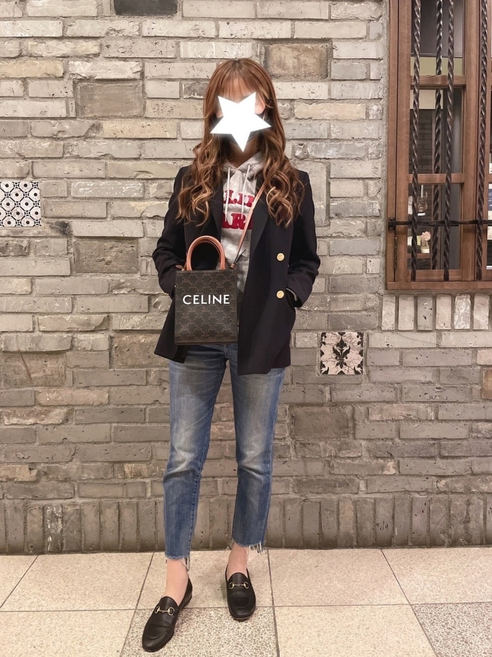 CELINEのパーカーを使ったレディース人気ファッション