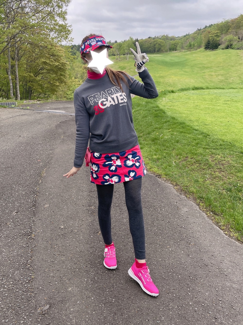 「ゴルフ、ゴルフウェア、ゴルフコーデ、ゴルフ女子」｜「New Balance Golfのアイテム（スニーカー、ピンク系）」を使った、✭♡ayaka♡✭さん（レディース・156cm）の春コーディネートの1枚目の写真