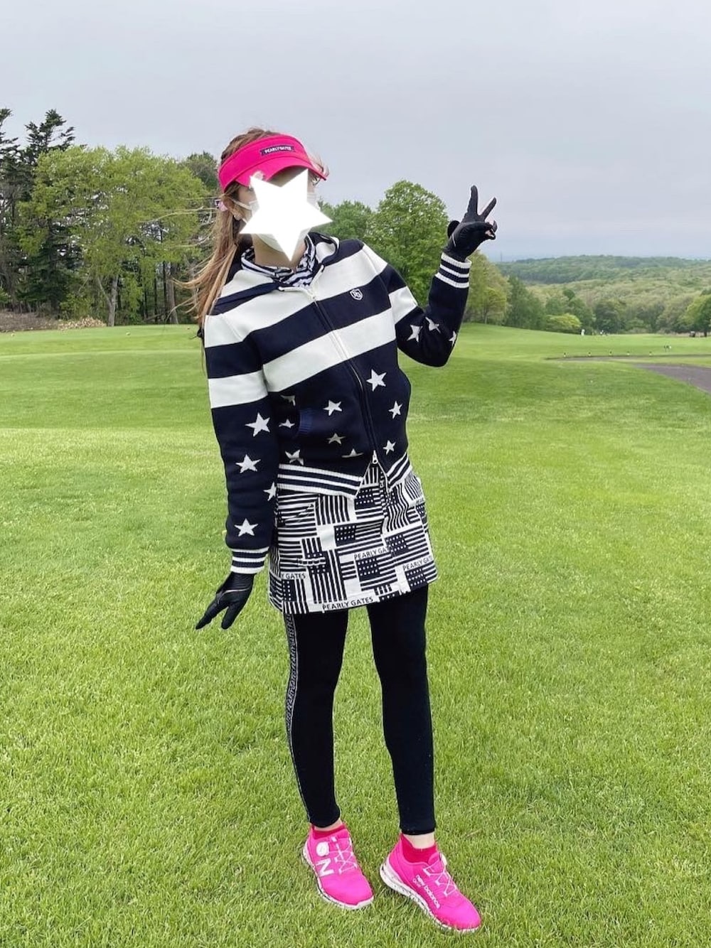 「ゴルフ、ゴルフウェア、ゴルフコーデ、ゴルフ女子」｜「New Balance Golfのアイテム（スニーカー、ピンク系）」を使った、✭♡ayaka♡✭さん（レディース・156cm）の春コーディネートの1枚目の写真