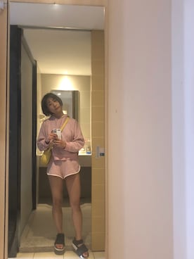 「MONKI（モンキ）のアイテム（パーカー）」を使った、Euting_Huangさん（レディース・160cm）の春コーディネート