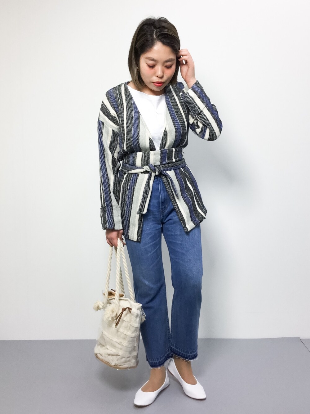 「トートバッグ、シンプル、大人カジュアル、デニムパンツ、バレエシューズ、春コーデ、カジュアルコーデ、白Tシャツ、オトナカジュアル、サッシュベルト」｜「plageのオールドコットン天竺Tシャツ◆（Tシャツ/カットソー、ホワイト系）」を使った、ぽんさん（レディース・158cm）の冬コーディネートの1枚目の写真