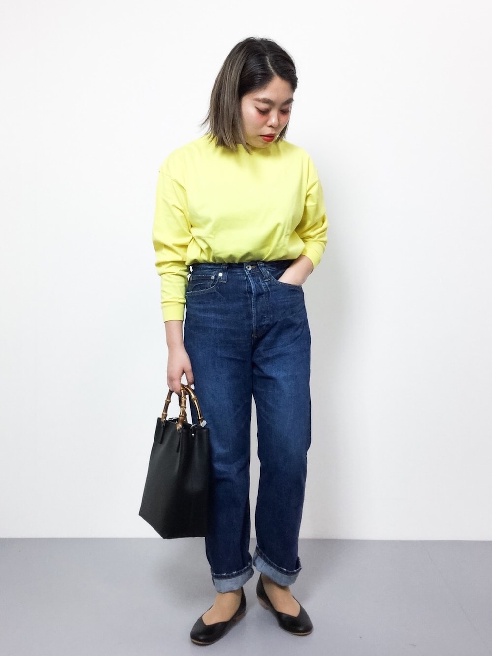 「カジュアル、シンプル、黄色、spring、リブニット、パンツスタイル、春、春ニット、シンプルコーデ、春コーデ」｜「BEAUTY&YOUTH UNITED ARROWSのBY ワイド リブ カットソー -MADE IN JAPAN-（Tシャツ/カットソー、イエロー系）」を使った、ぽんさん（レディース・158cm）の春コーディネートの1枚目の写真