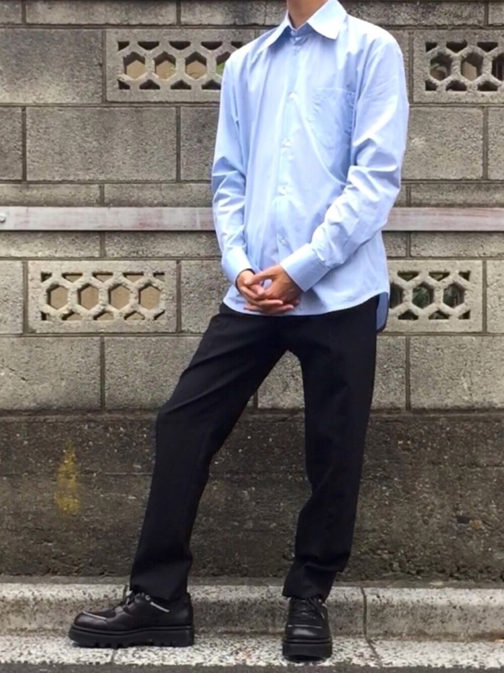 「秋のコーデ、秋コーデ、NAMACHEKO、ストライプシャツ、スラックス、ストレートパンツ、sacha garel、ootd、outfit、おしゃれさんと繋がりたい」｜「NAMACHEKOのアイテム（スラックス、ブラック系）」を使った、りゅう【相互】さん（メンズ・178cm）の秋コーディネートの1枚目の写真