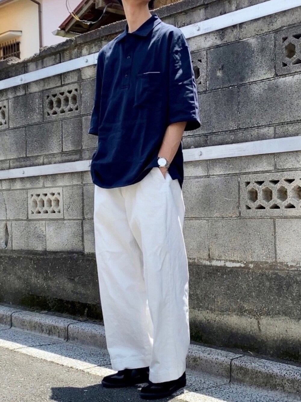 「夏コーデ、ゆるコーデ、シンプルコーデ、オーバーサイズ、ポロシャツ、白パンツ、ジャーマントレーナー、ootd、outfit、おしゃれさんと繋がりたい」｜「UNIVERSAL PRODUCTSのアイテム（パンツ、ホワイト系）」を使った、りゅう【相互】さん（メンズ・178cm）の夏コーディネートの1枚目の写真