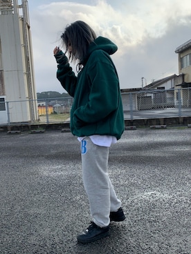 「アイテム（スウェットパンツ）」を使った、モモコさん（レディース・165cm・20代）の春コーディネート