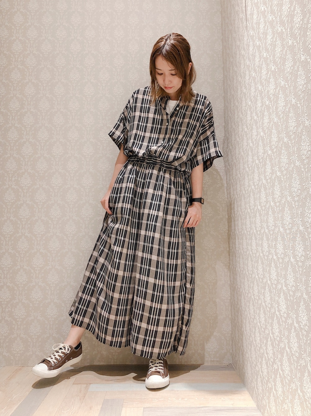 「シンプル、大人コーデ、プチプラ、セットアップ、夏コーデ、パンツスタイル、大人カジュアル、スニーカー、低身長、おしゃれさんと繋がりたい」｜「earth music&ecologyのレーヨンリネンスカーチョ ＊（その他パンツ、ブラック系）」を使った、よこぞうさん（レディース・154cm）の夏コーディネートの1枚目の写真