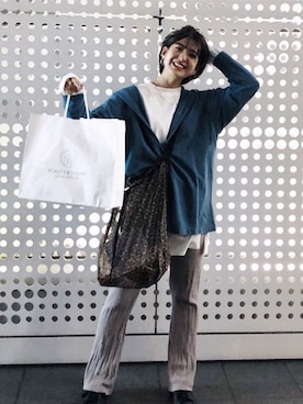 「JEANASIS（ジーナシス）のシャツテイルBIGロンT/826709（Tシャツ/カットソー）」を使った、AIKAさん（レディース・158cm）の秋コーディネート