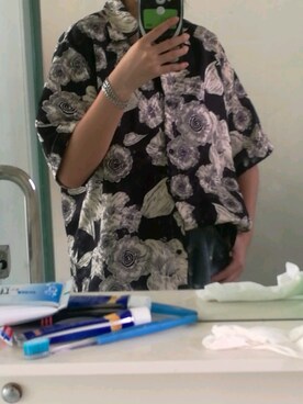 「啥也不是のアイテム（シャツ/ブラウス、ブラック系）」を使った、鯊鯊さん（レディース・168cm）の春コーディネート